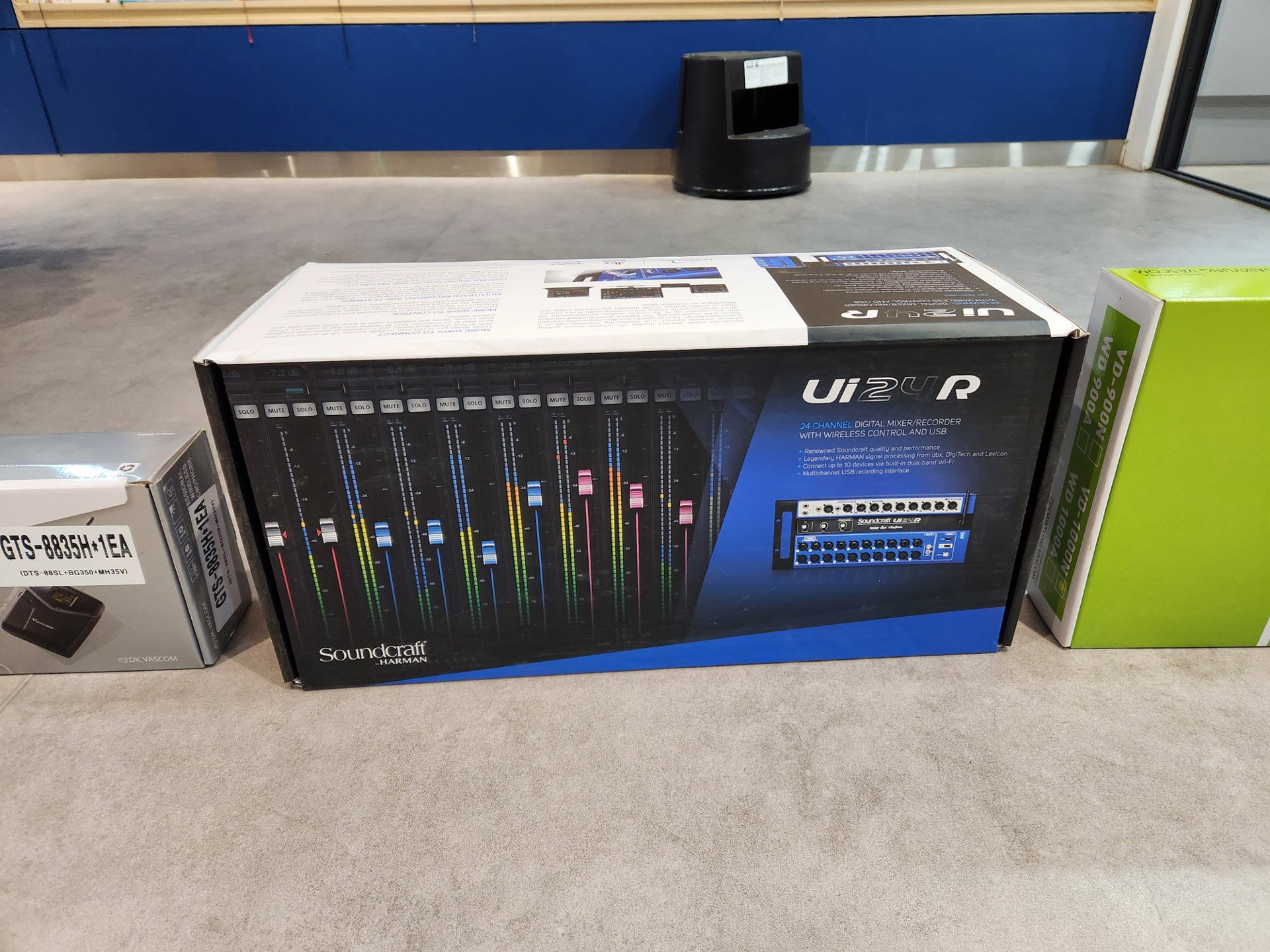 ② Soundcraft Ui24R 디지털 콘솔 박스
